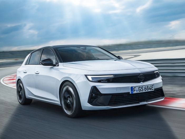 Auto Leasing - Topmodelle mit Plug-in-Hybrid: Der neue Opel Astra GSe und der neue Opel Grandland GSe