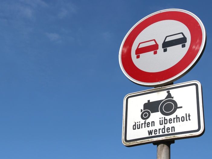 Auto Leasing - Überholverbot: Sinn und Folgen bei Missachtung