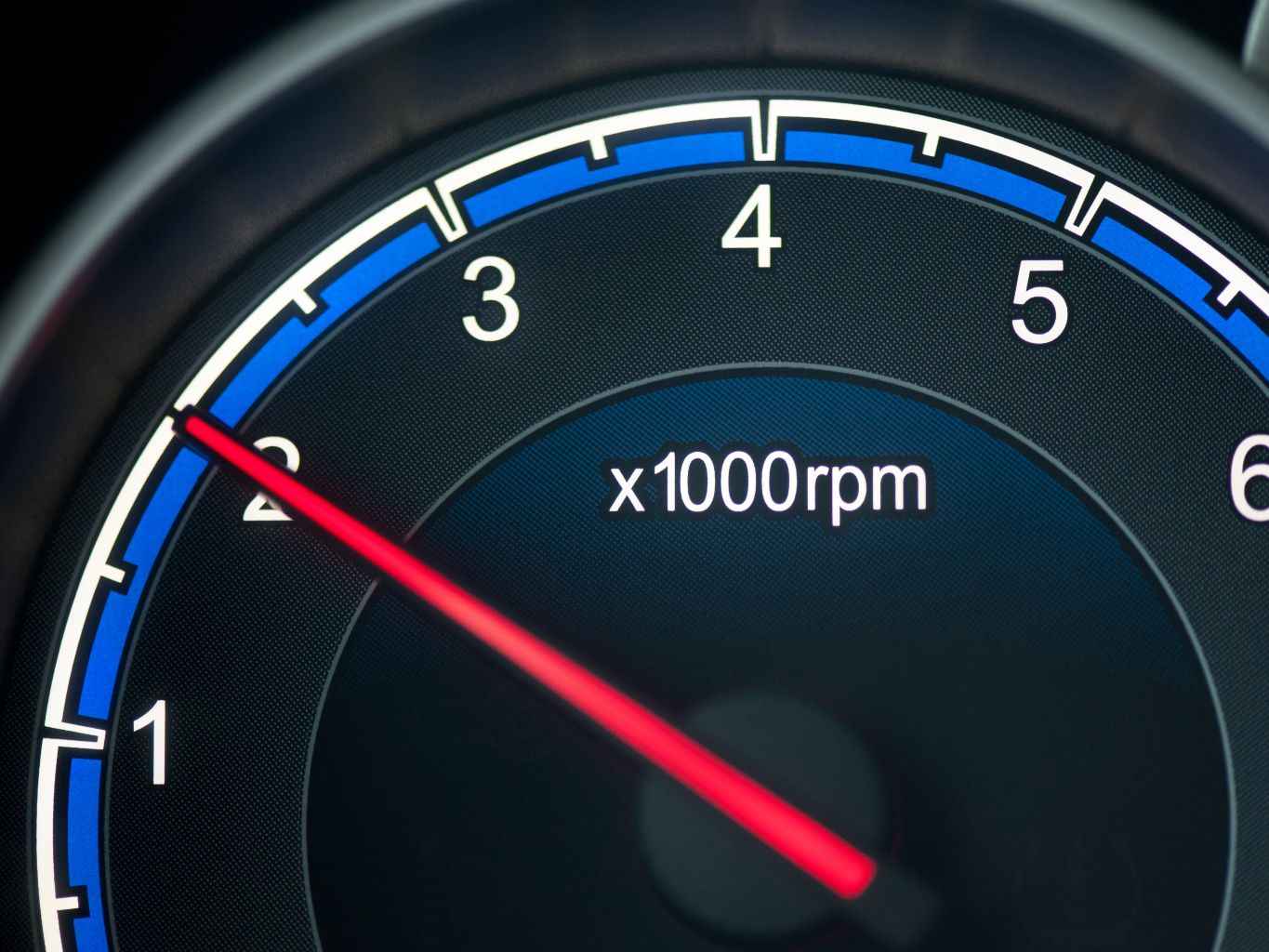 0 – 100 km/h ist nicht alles: Warum die Elastizität im Alltag oft