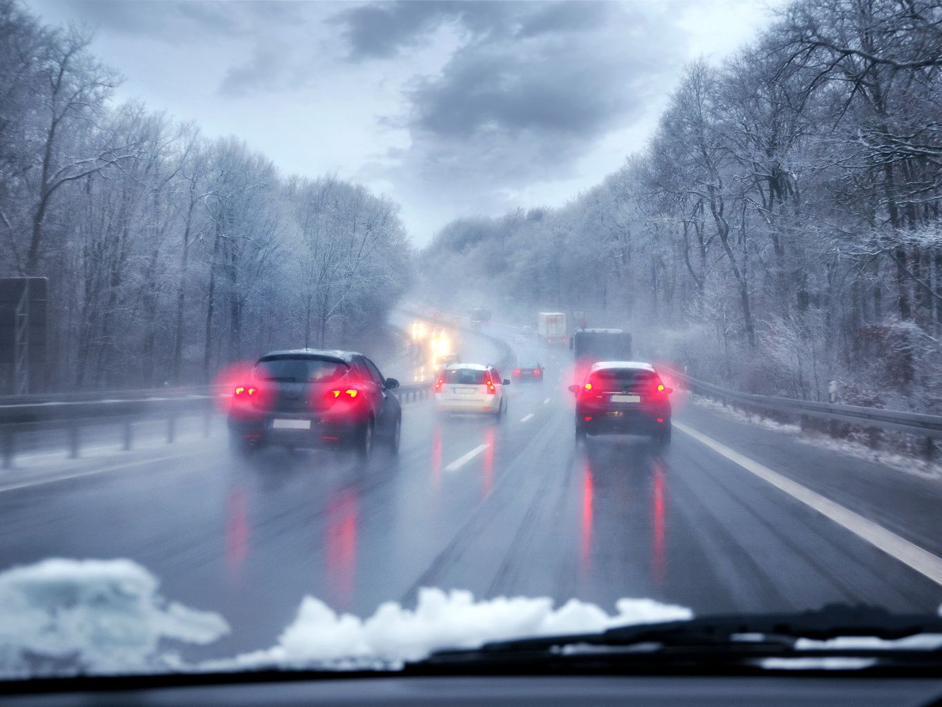 Frostschutz fürs Wischwasser: Worauf Autofahrer achten müssen