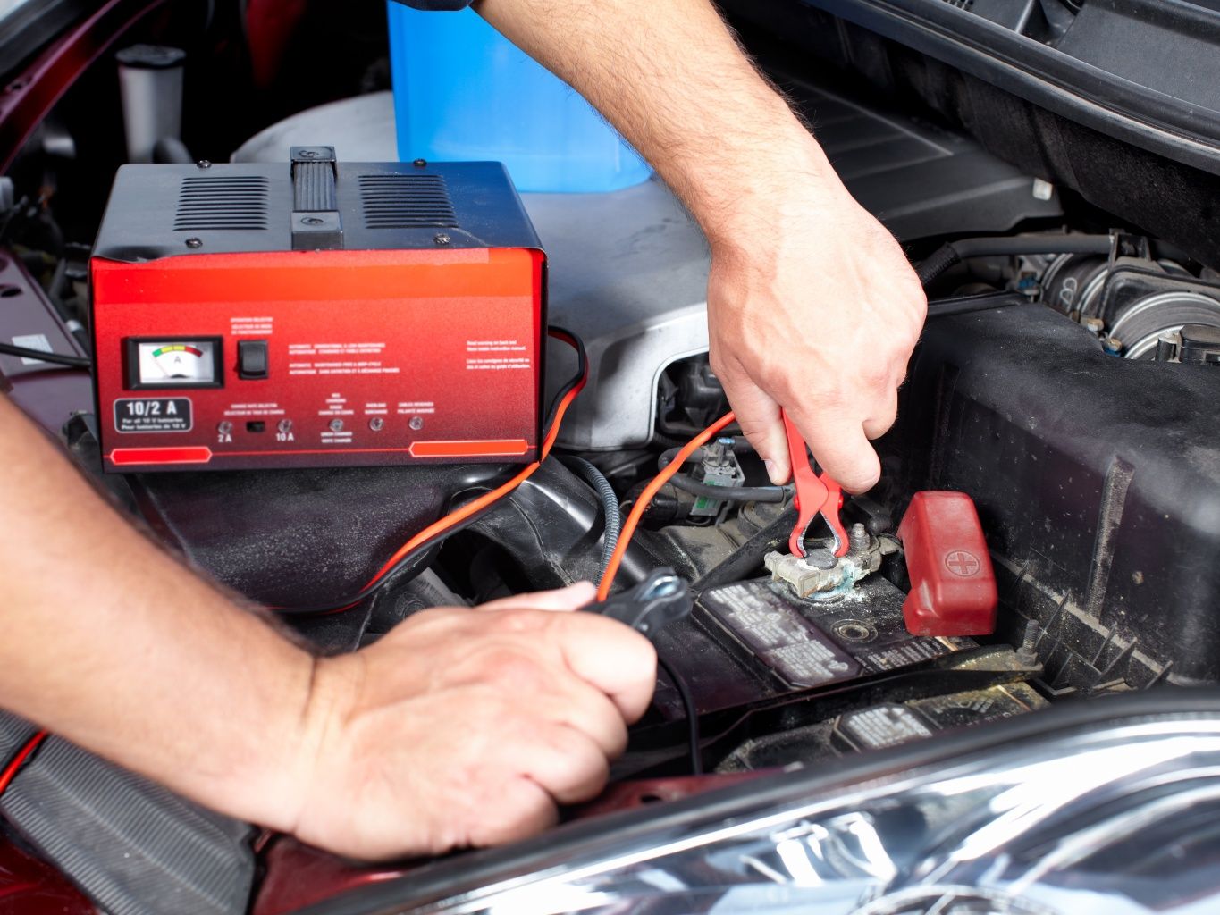 Autobatterie laden: Achtung bei Dauer & Ladespannung