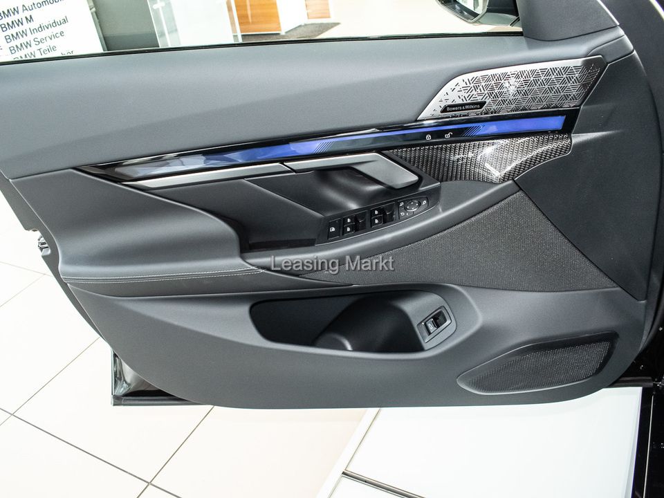 BMW i5 eDrive40 Touring Navi Tempom.aktiv Panoramadach Bluetooth PDC MP3 Schn.