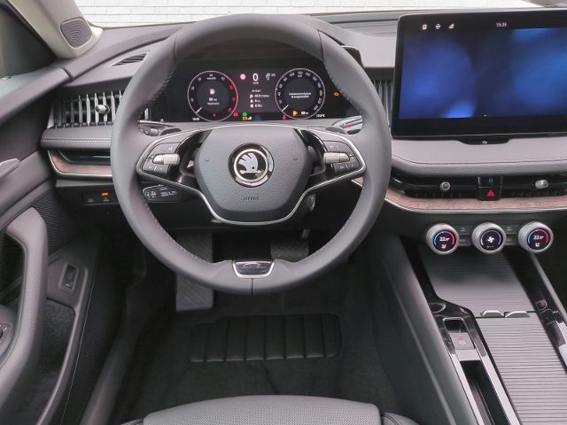 Skoda Superb Combi 2.0 TDI DSG L&K MATRIX PANO LEDER