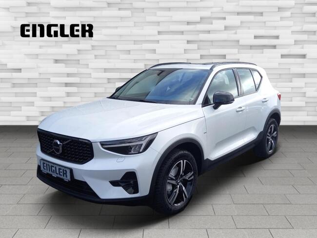 Volvo XC40 Plus Dark - Bild 1