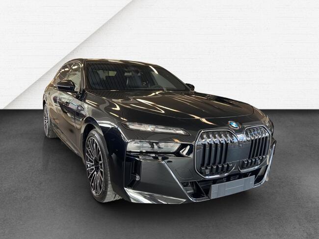 BMW 740d d Xdrive PANO AHK STANDH ACC AKTIVSITZE RSE 21