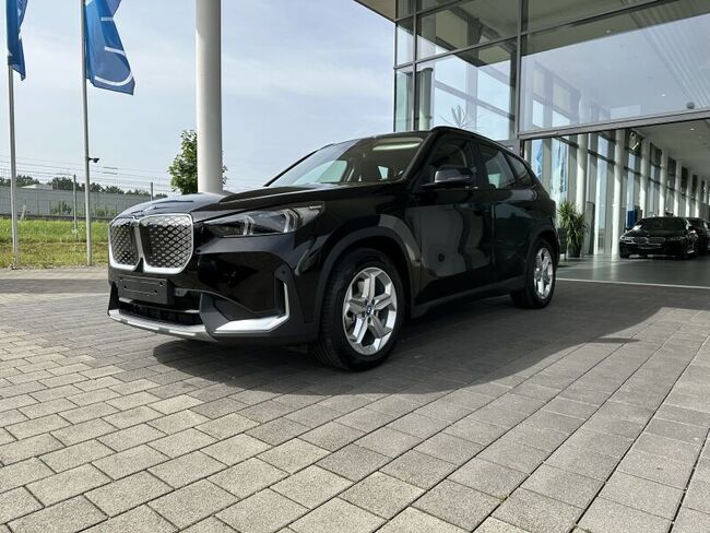 BMW iX1 xDrive30 **MEGA Angebot** sofort verfügbar! Premiumpaket/18Zoll/Driving Assistent - Bild 1