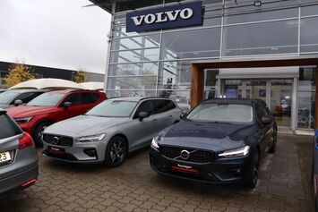 Volvo V60 B4 B DKG Plus Dark+Pano+AHZV+19Zoll+SOFORT