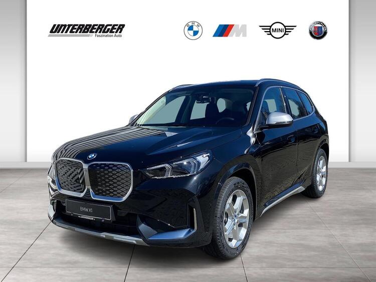 BMW iX1 eDrive20 xLine DAB LED Komfortzg. AHK Shz