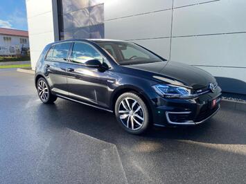 Volkswagen Golf e- VII ACC Navi Kamera Wärmepumpe LED Sitzhz